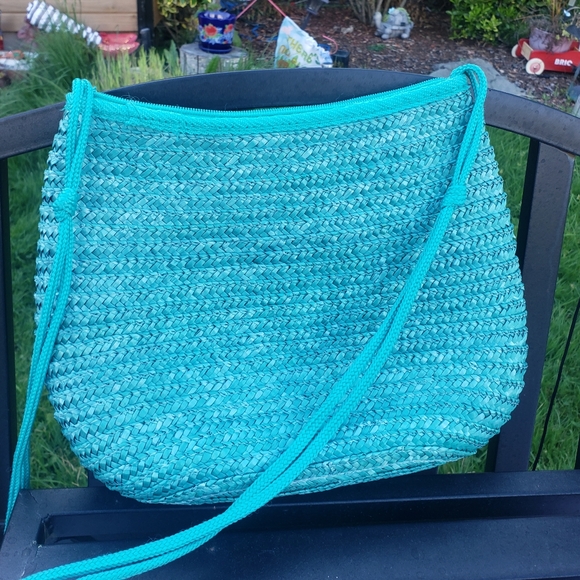 VINTAGE FLORAL BABY BLUE STRAW CROSSBODY BAG. - Picture 2 of 5